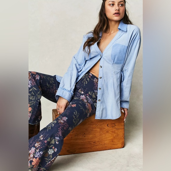 🌟LAST ONE! FREE PEOPLE Youthquake Printed Crop Flare Jeans Navy Combo - Picture 9 of 14